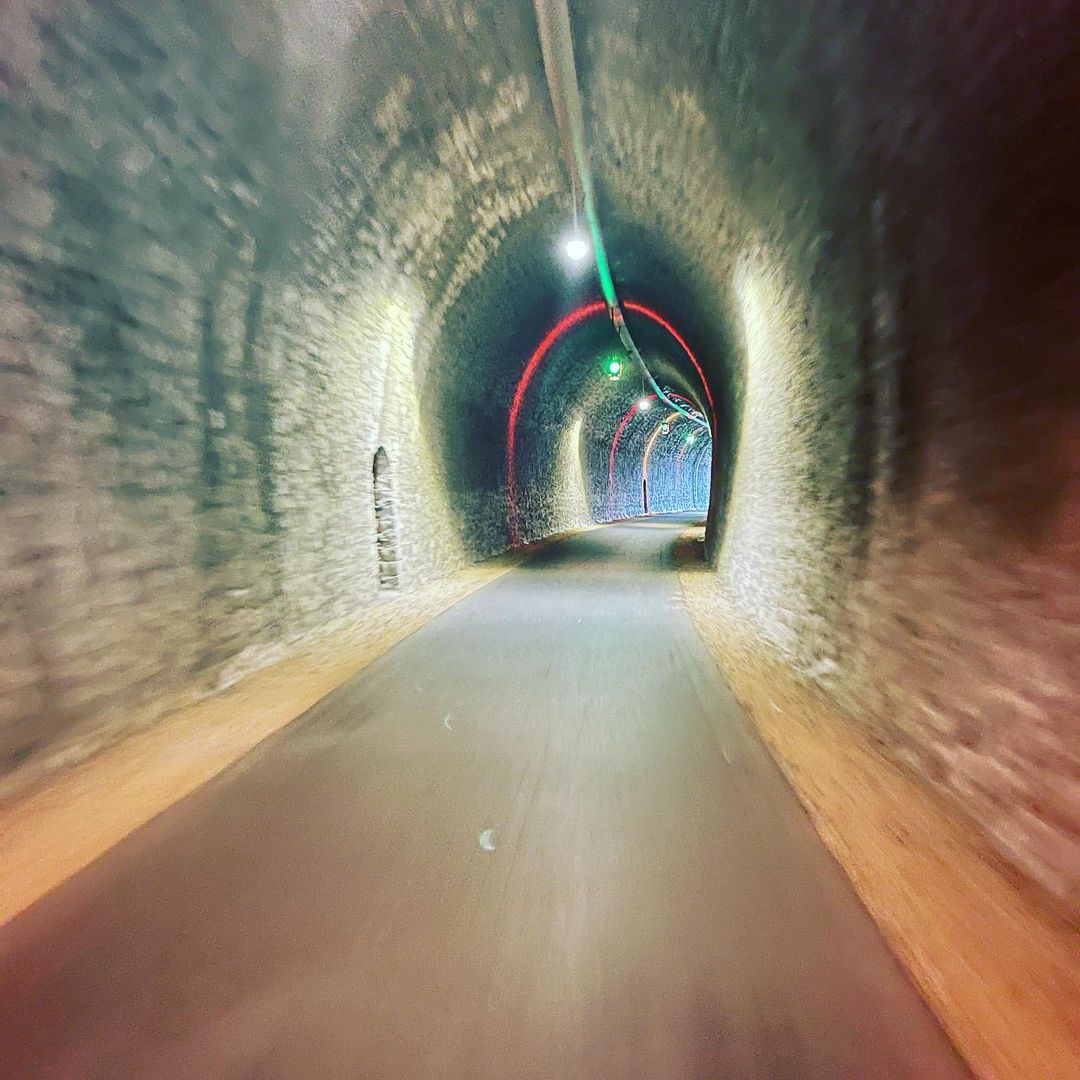 Le tunnel de la Voie Verte du Pont du Gard à Comps est équipé de détecteurs de mouvements
